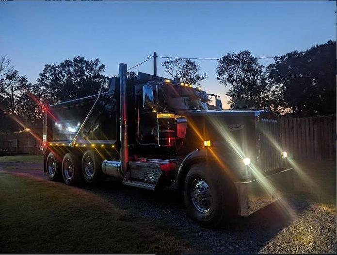Used 2007 KENWORTH W900L Dump Truck