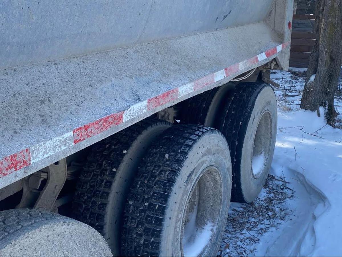 Used 2000 Freightliner FLD Demolition Truck