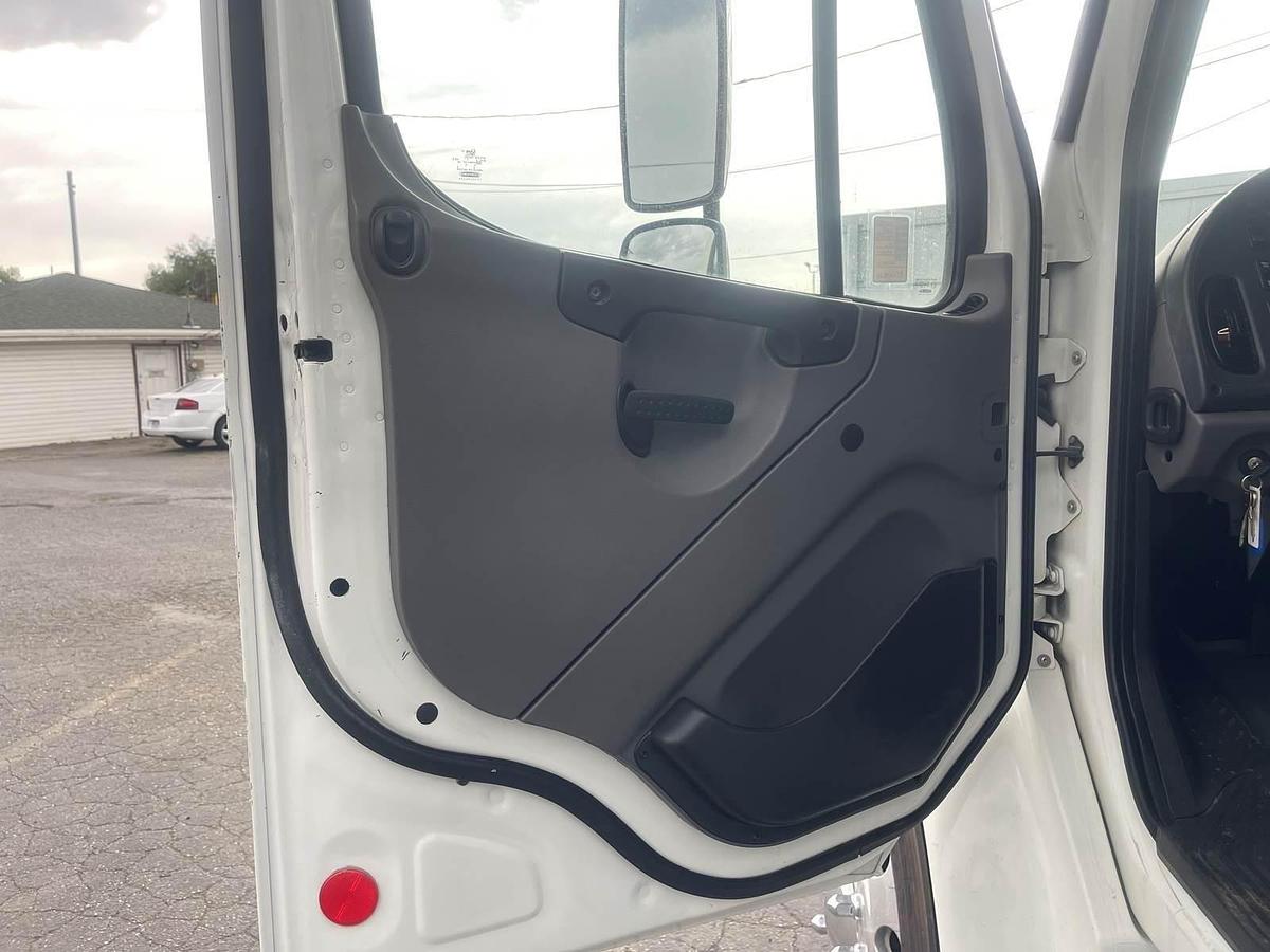 Used 2011 Freightliner M2 106 Flatbed