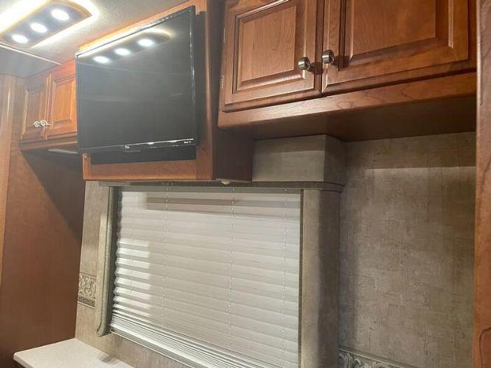 Used 2007 Fleetwood Revolution LE 40E