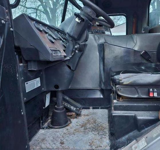 Used 2013 Peterbilt 320