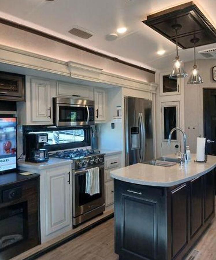 Used 2021 Jayco Pinnacle 36FBTS Fifth Wheel