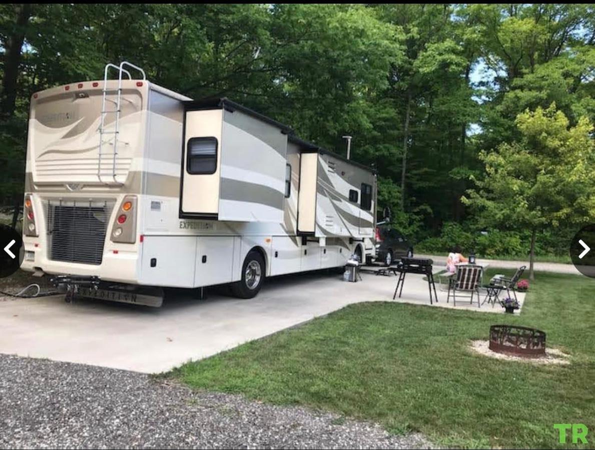 Used 2009 Fleetwood Expedition 38R Class A Diesel Pusher