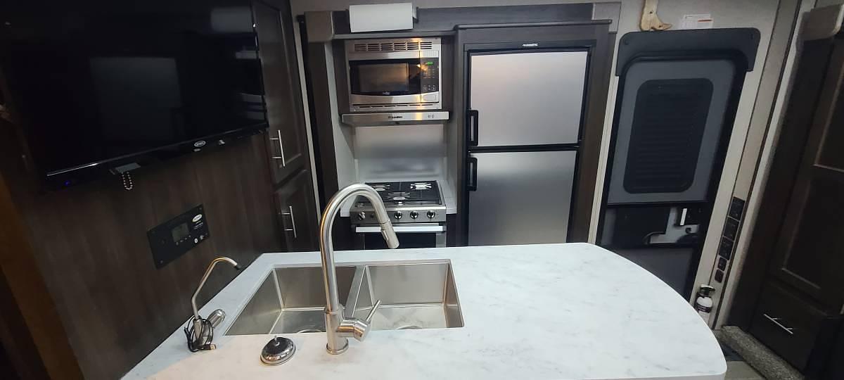 Used 2021 Adventurer Eagle Cap 1165