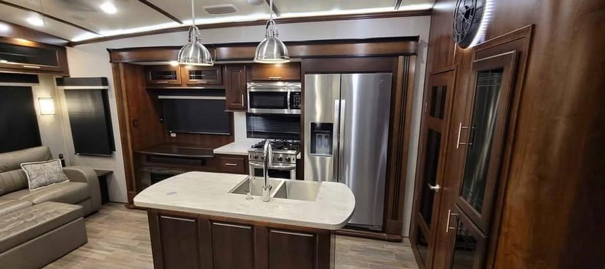 Used 2020 Jayco Pinnacle 37MDQS