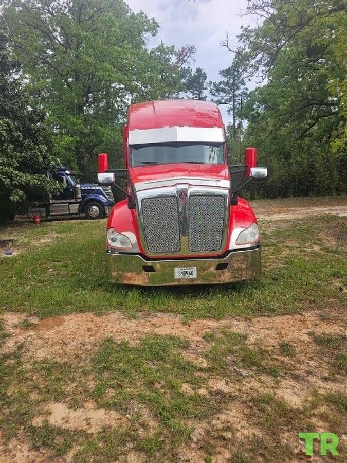 Used 2020 Kenworth T680 Sleeper Truck