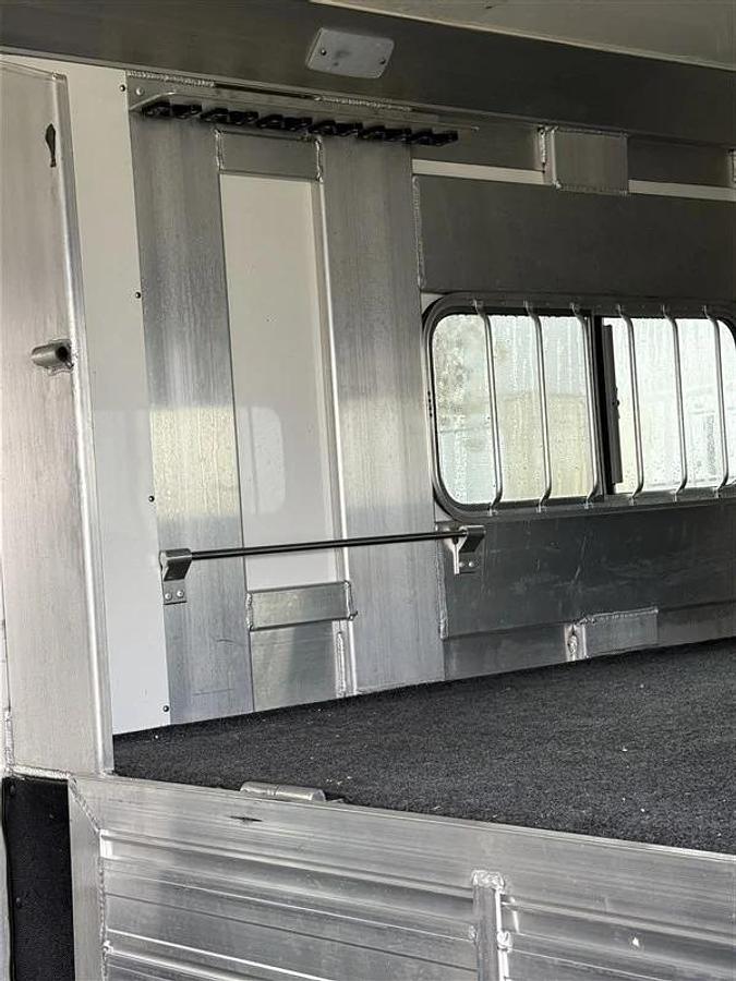 Used 2024 4 Star HTXG6H358086 9 Horse Trailer