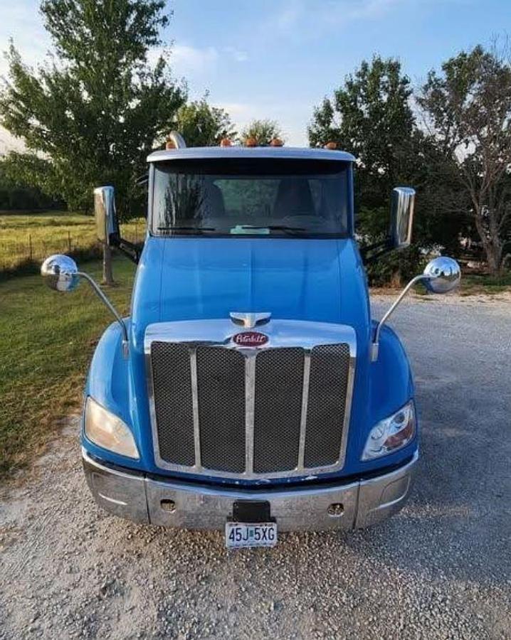 Used 2015 Peterbilt 579 Day Cab Semi Truck