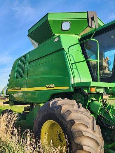 Used 2001 JOHN DEERE 9550 Combine