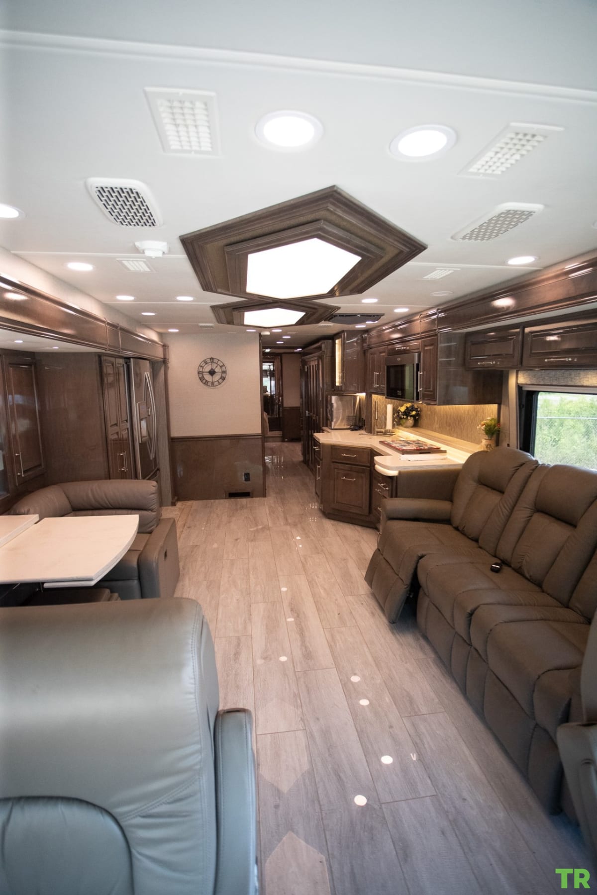 Used 2020 Entegra Aspire 44R | 450 HP Cummins Diesel | Bath & Half | Luxury Coach | Only 16,000 Miles