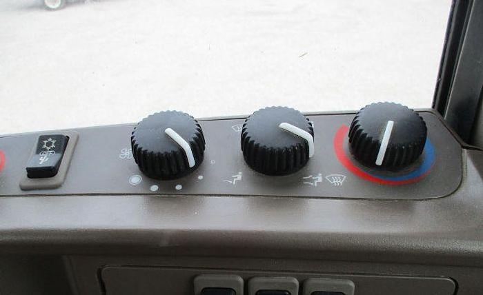 Used 2017 JOHN DEERE 6110M