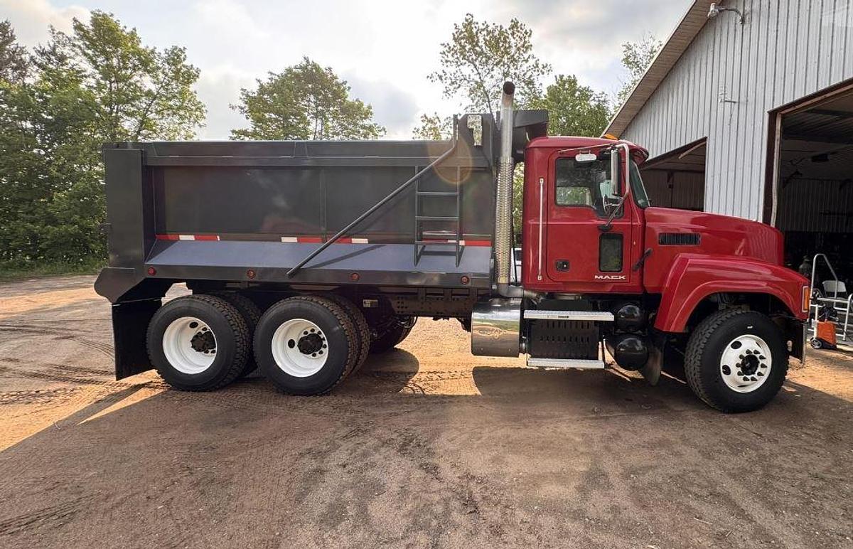 Used 2012 MACK PINNACLE CHU613
