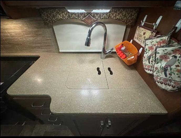 Used 2015 Thor Motor Coach Hurricane 27K