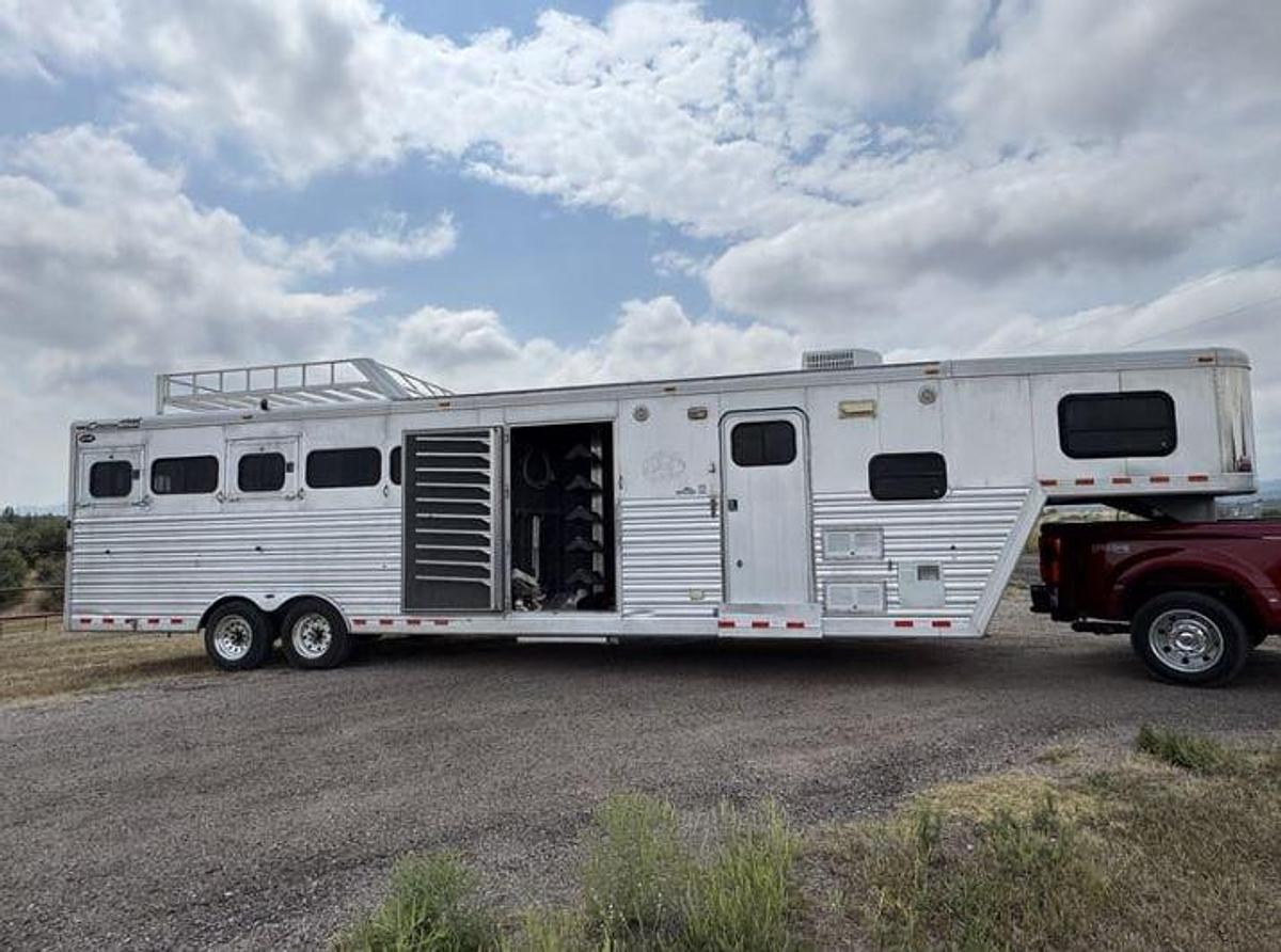 Used 2006 Cimarron 5 Horse Trailer