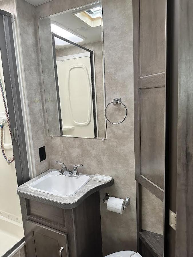 Used 2019 Winnebago Minnie Winnie 22R Class C Motorhome