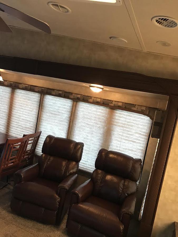 Used 2013 Forest River Sandpiper 315RE Fifth Wheel