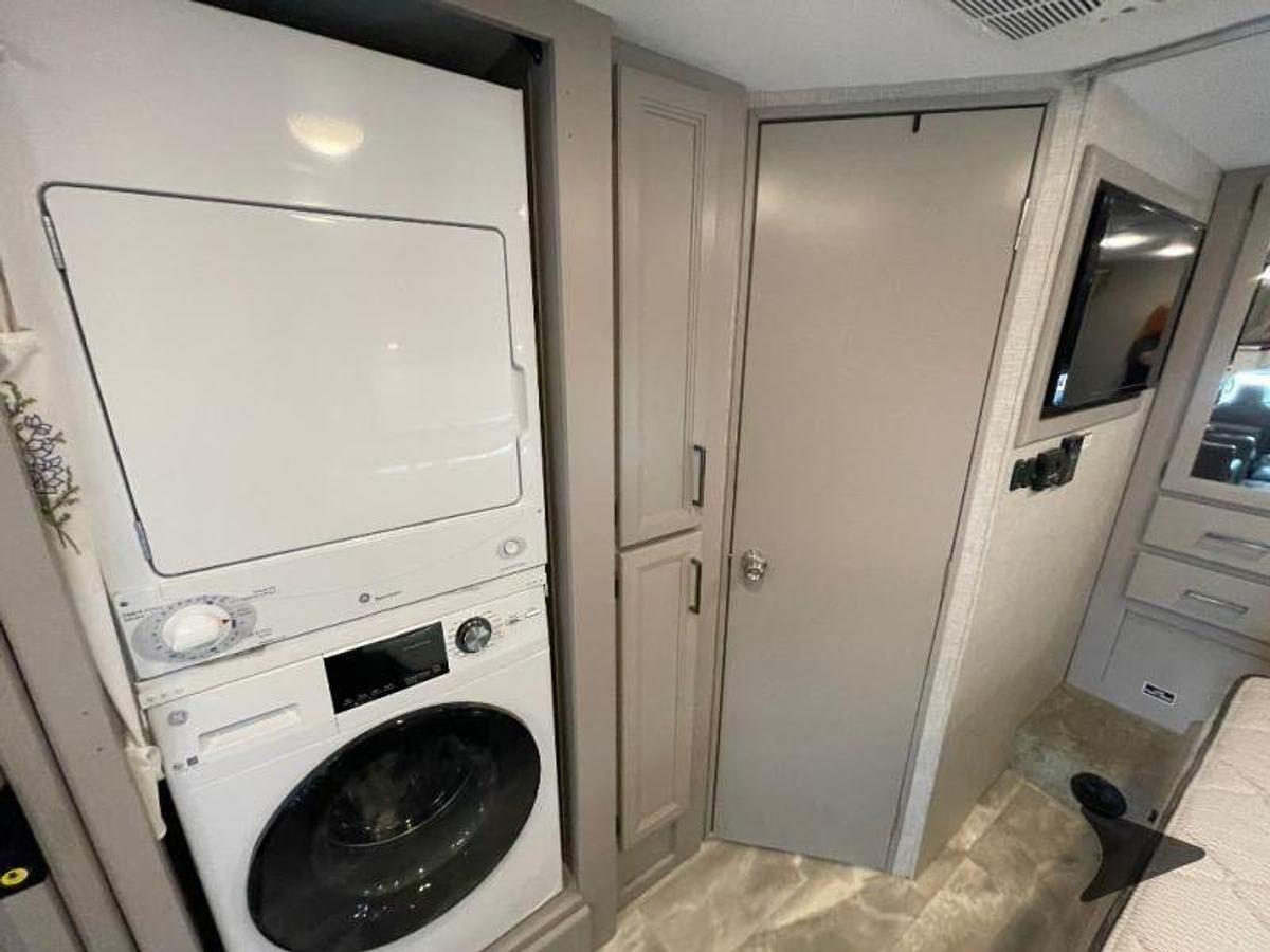 Used 2024 Thor Motor Coach Quantum KW29