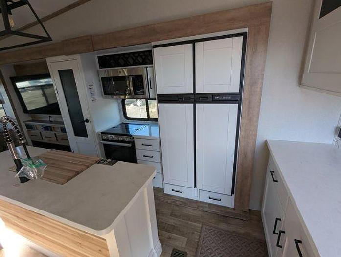 Used 2022 Keystone Arcadia 3660RL