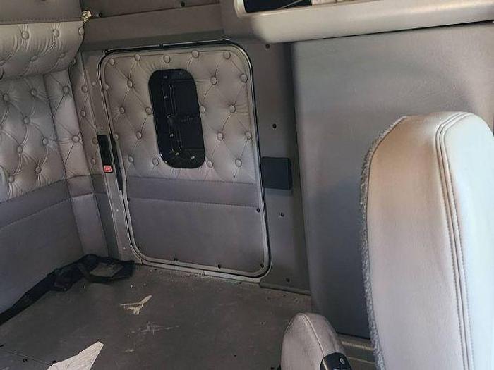 Used 2022 KENWORTH W900 Sleeper Truck