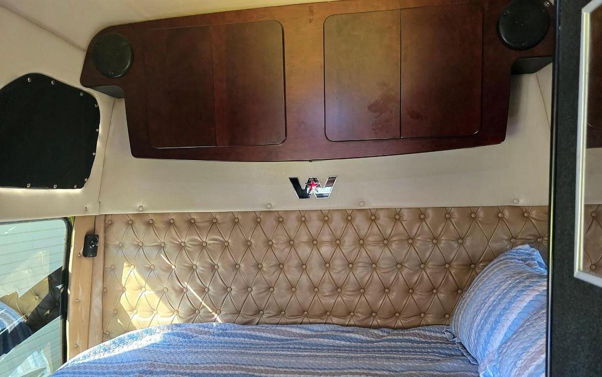 Used 2015 Western Star 4900EX Sleeper Semi Truck