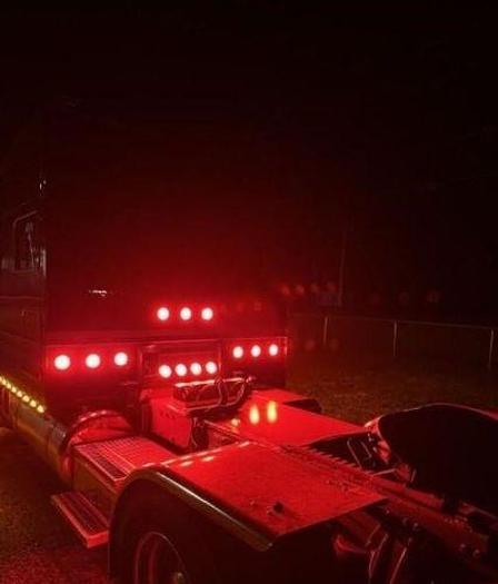 Used 2015 Peterbilt 389 Glider Kit