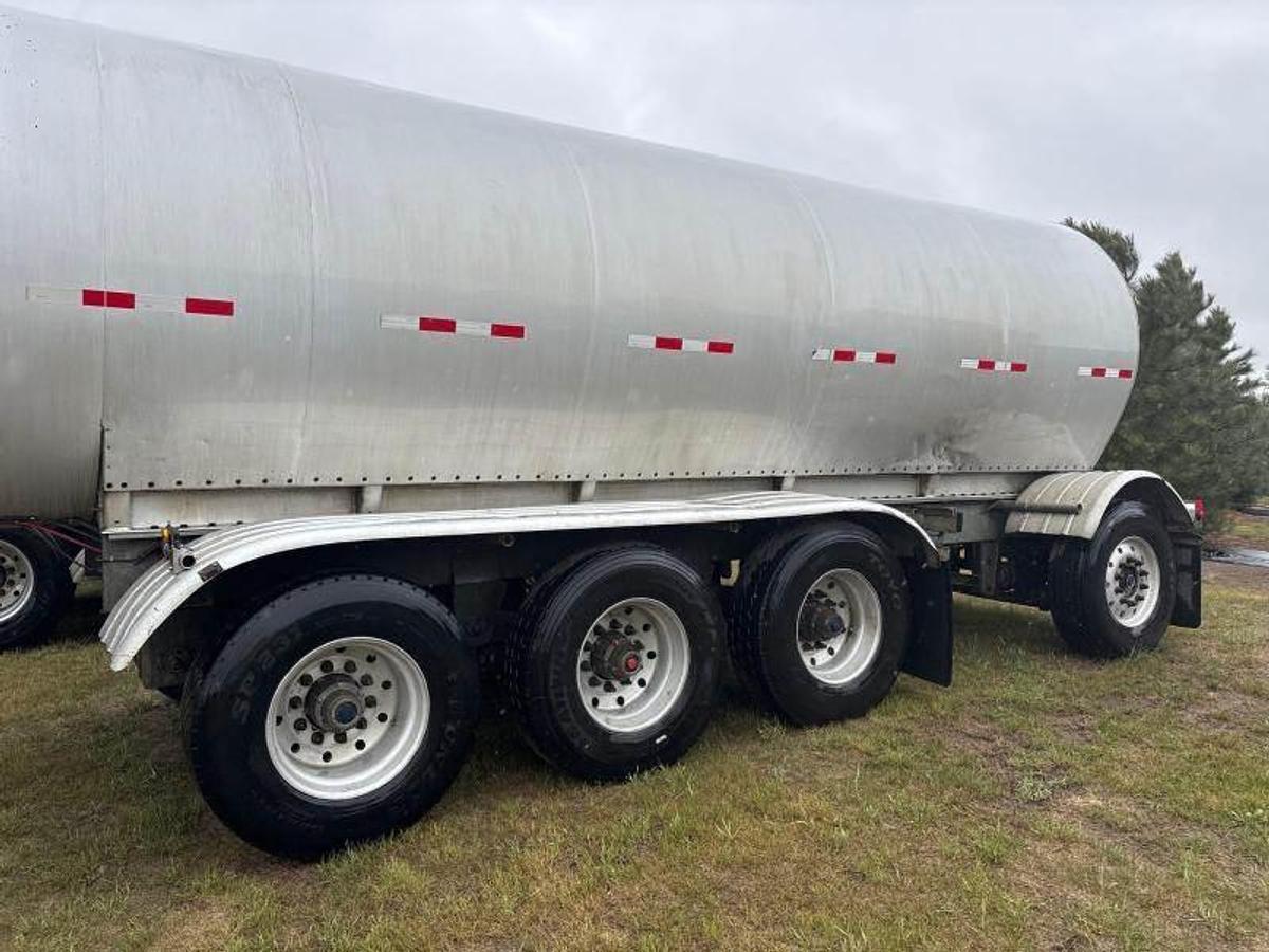 Used 2011 Polar Quad axle asphalt trailer