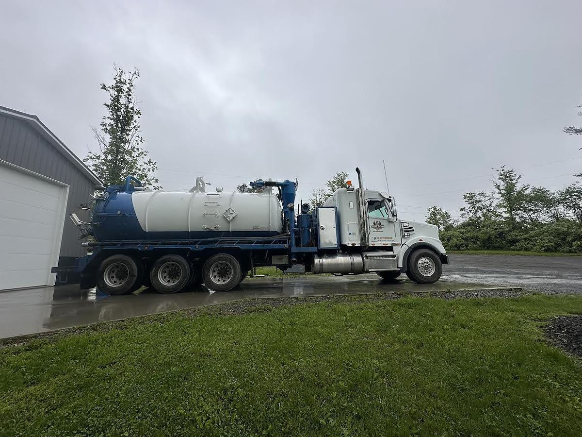 Used 2013 Freightliner Coronado