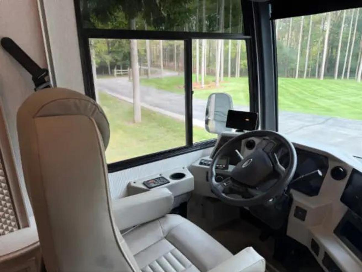 Used 2023 Newmar Bay Star 3629 Class A Motorhome