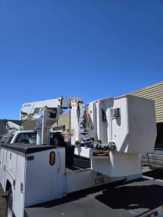 Used 2001 Ford F450 Super Duty Bucket Truck