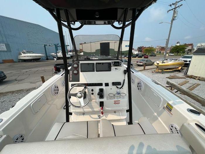 Used 2015 Wellcraft 224 Fishing Boat