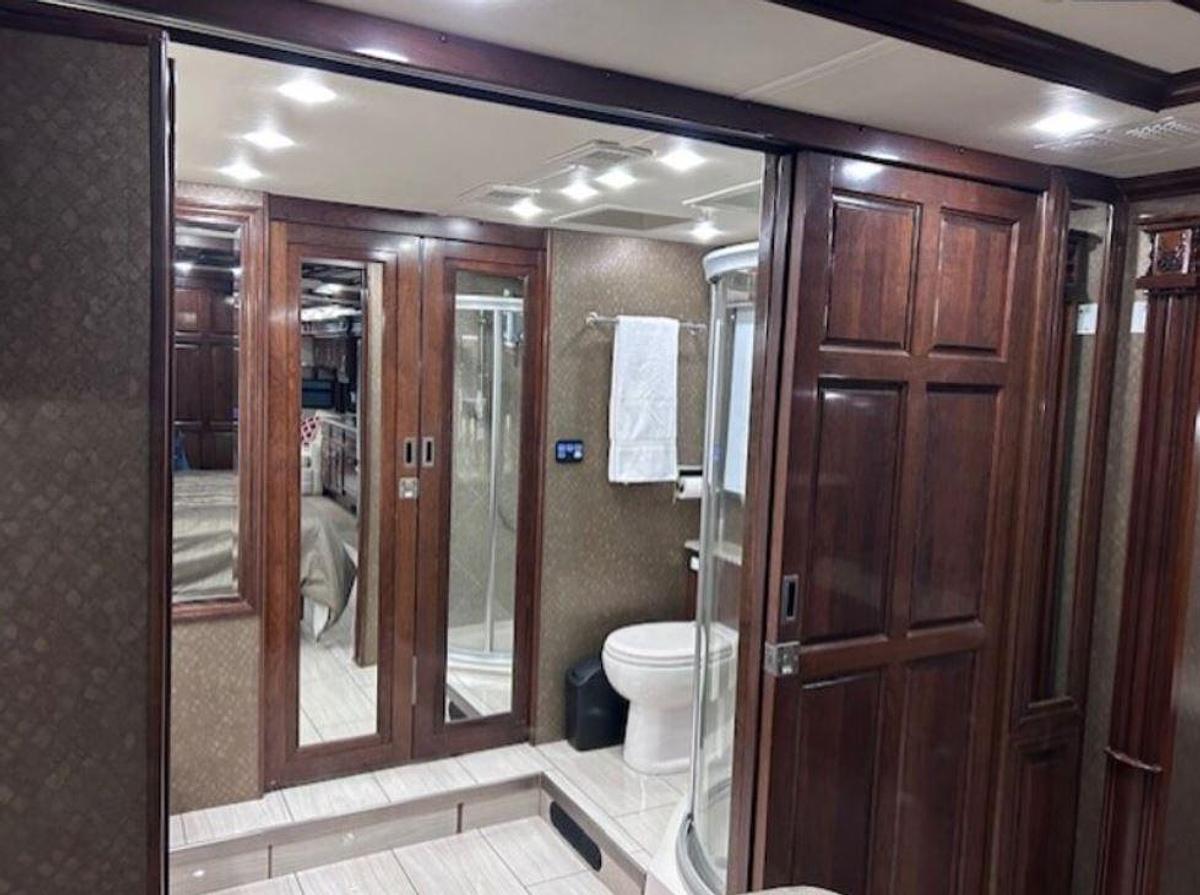 Used 2017 American Coach American Dream 45T