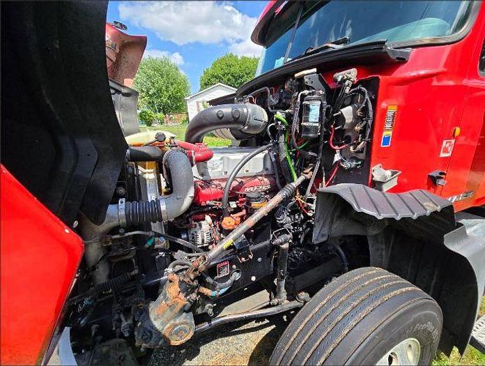 Used 2014 Mack Pinnacle Sleeper Truck