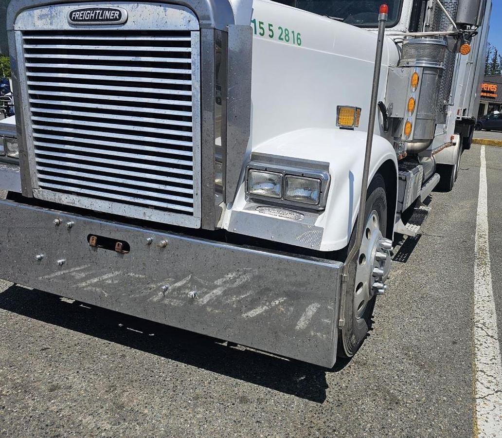 Used 2001 FREIGHTLINER FLD120 CLASSIC Conventional Sleeper Semi