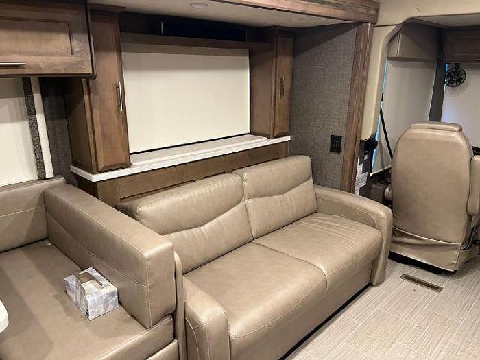 Used 2021 Thor Palazzo 37.4