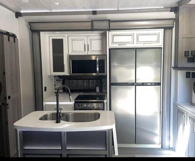 Used 2021 Keystone Montana 3762BP