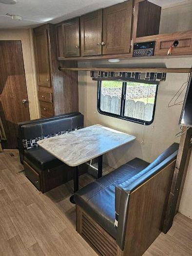Used 2018 Coleman 215BH 23' Travel Trailer