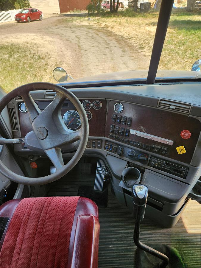 Used 1997 Freightliner 120