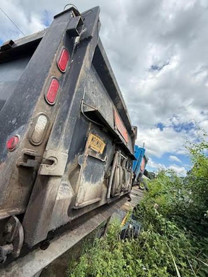 Used 2002 Volvo Dump Truck