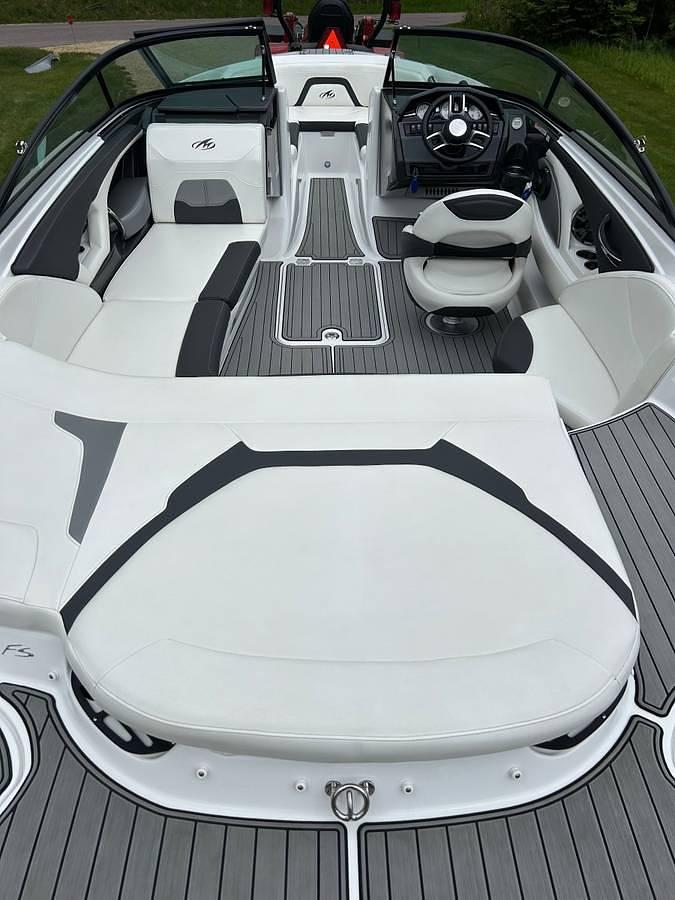 Used 2018 Monterey 224FS