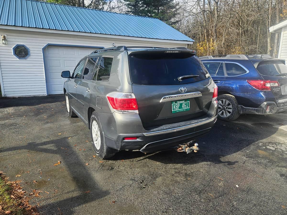 Used 2012 Toyota Highlander SE