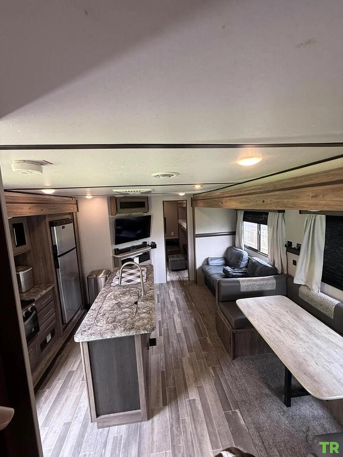 Used 2021 Crossroads Zinger 331BH