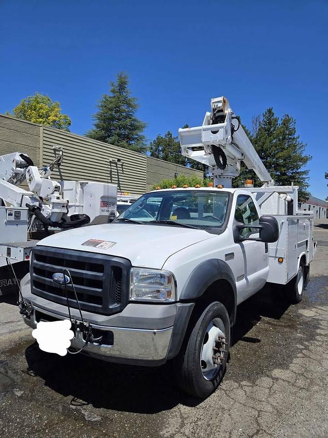 Used 2006 Ford F450 Super Duty Bucket Truck