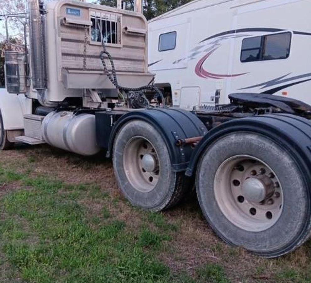 Used 2022 Peterbilt 389 Day Cab