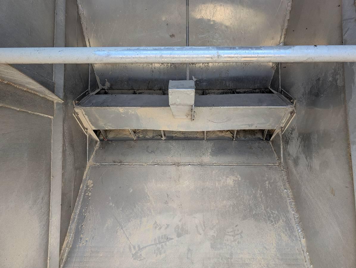 Used 2005 CEI Pacer 24 Ton Feed Trailer