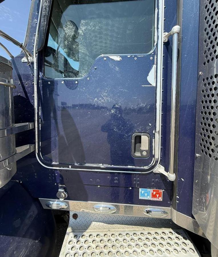 Used 2005 KENWORTH T800