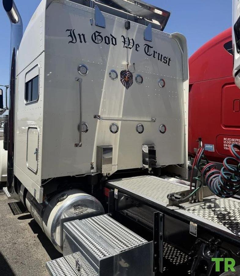 Used 2022 Peterbilt 389
