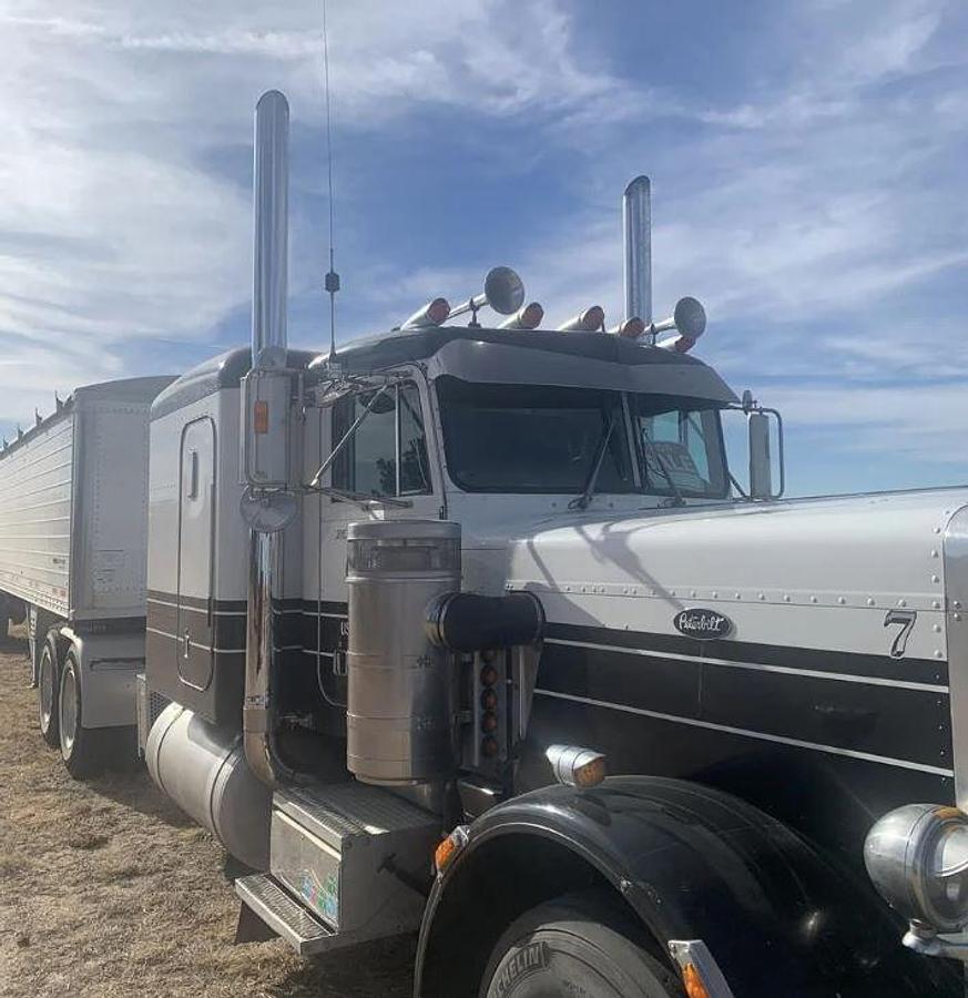 Used 1987 Peterbilt 359 Sleeper Semi Truck