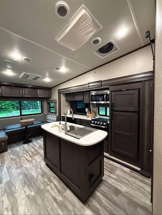 Used 2021 Grand Design Reflection 31MB