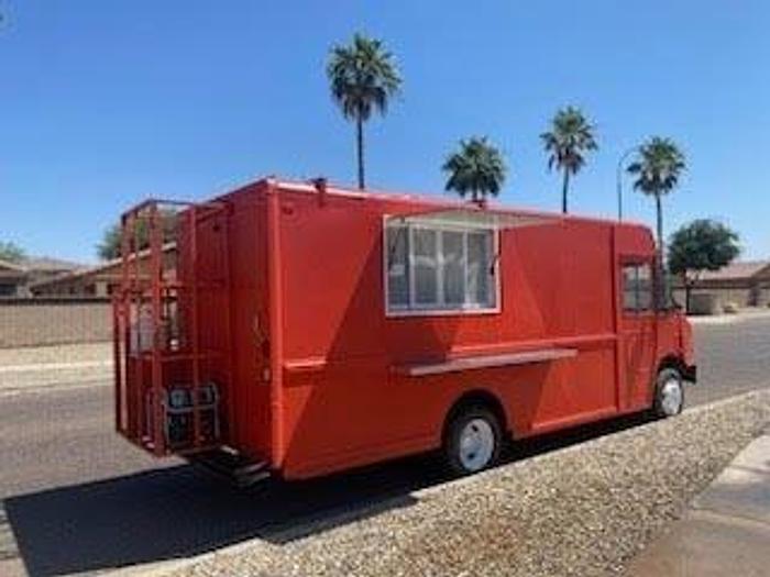 Used 1999 Freightliner Food Truck