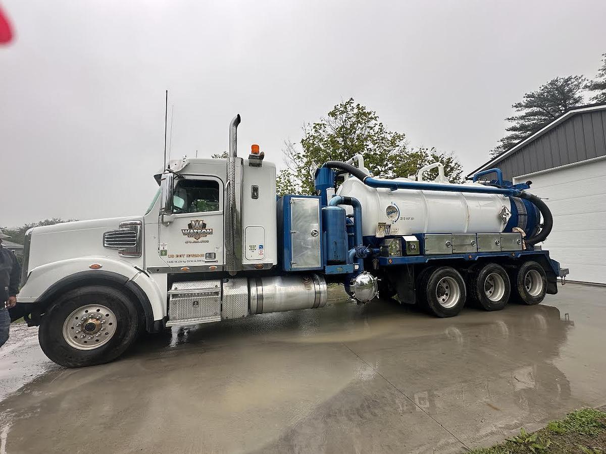 Used 2013 Freightliner Coronado